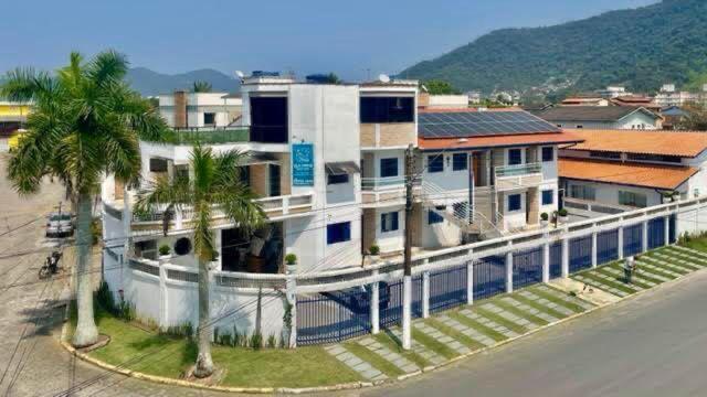 Vila Lorenzi & Apartamentos Ubatuba Ngoại thất bức ảnh